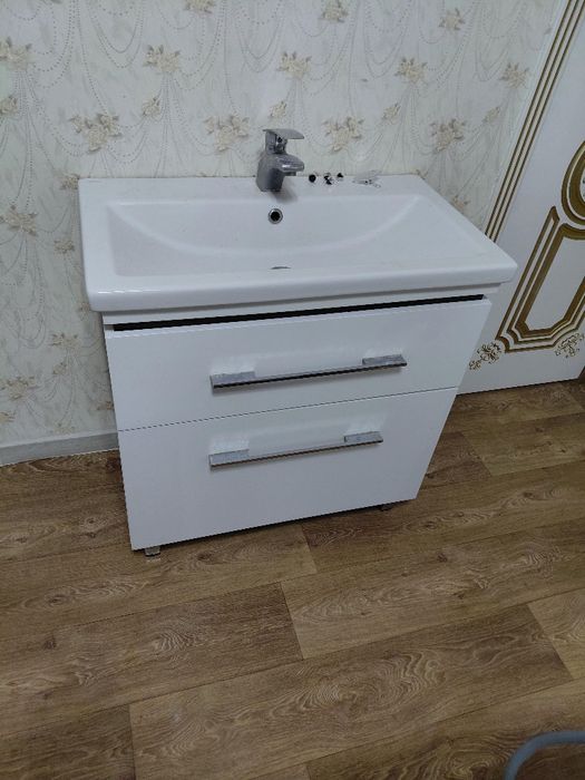 Продается тумба для ванной комнаты
