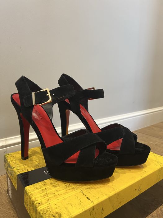 Босоножки замшевые