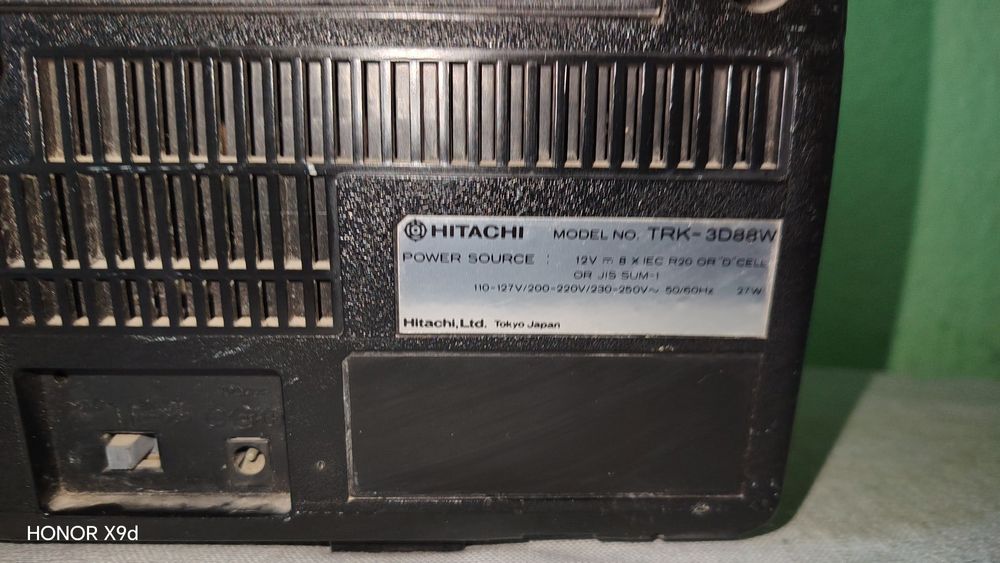 Продаю магнитофон Hitachi.