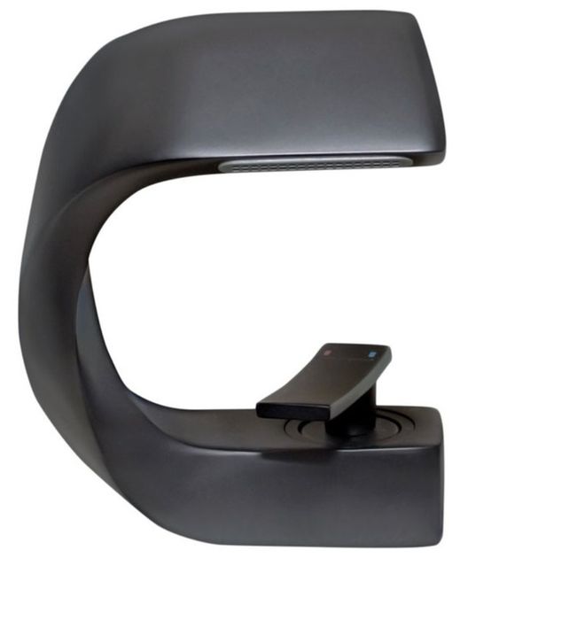 Екстравагантен черен смесител за баня