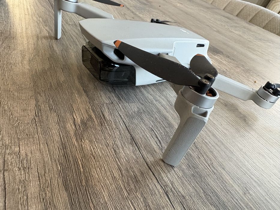 Продавам DJI Mini 2 SE