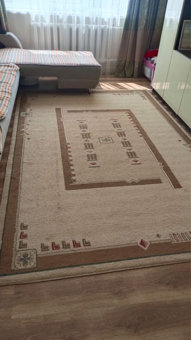Ковёр 2х3 в хорошем состоянии