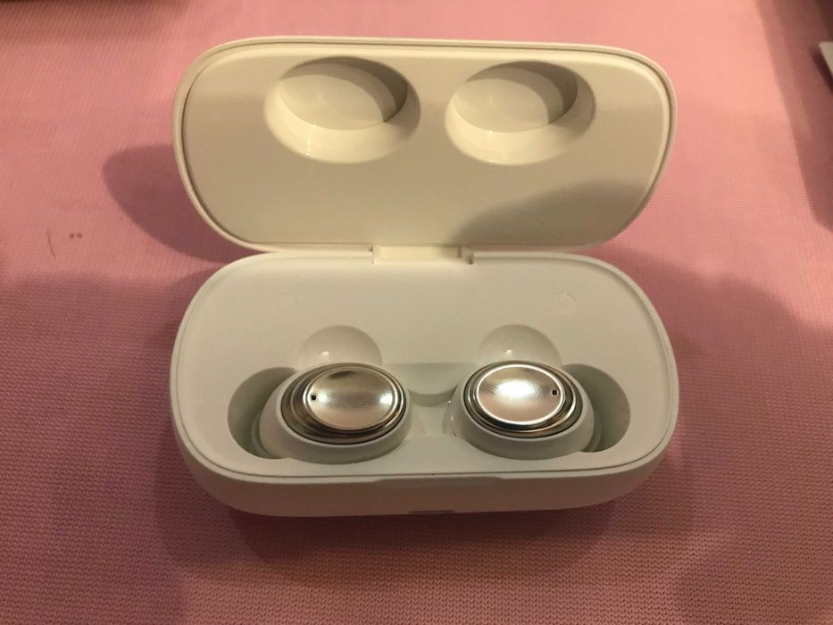 Продам наушники беспроводные