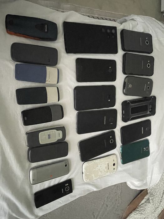 Vand lot telefoane functionale si nefunctionale