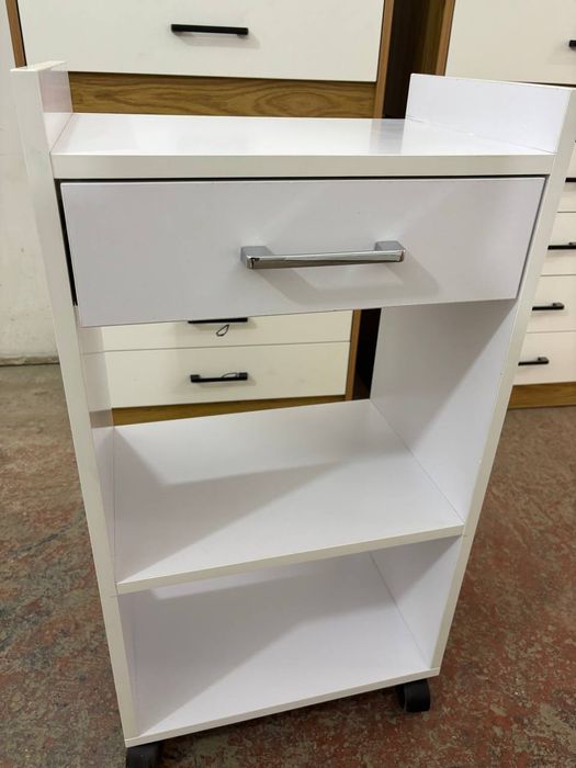 Тумбочка помощница на роликах для салона красоты по выгодной цене