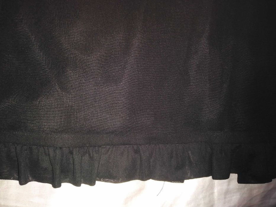 Fusta Noua de la United Colors of Benetton , model foarte frumos, este foarte frumos lucrata, calitativa,  culoare neagra