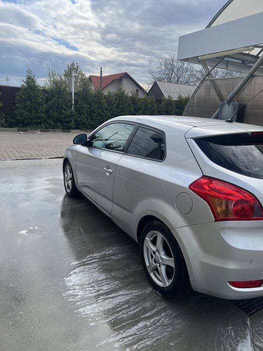 Kia Ceed Coupe 2008 – 2.0 CRDi 143 CP – Full options