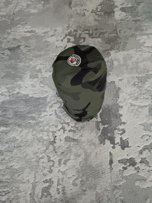 Vând vestă Moncler