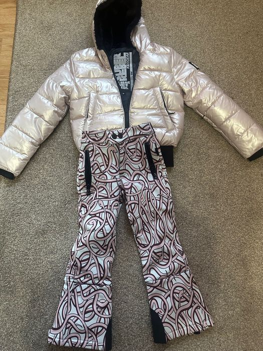 Продавам ски костюм размер 116 много запазен, почти е нов