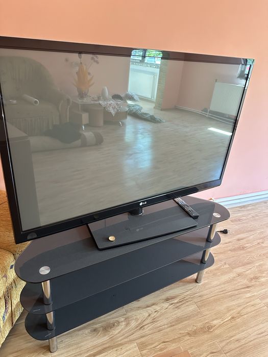 Televizor + masa de sticla