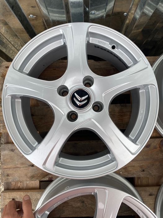 16 Цола 4 х 108 мм Пежо , Ситроен , Peugeot , Citroen