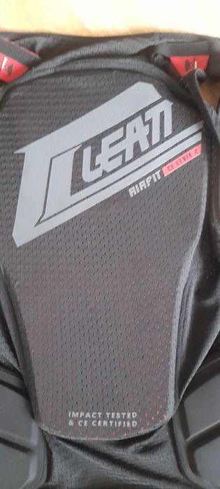 Vând armură Leatt Airfit 3FD Nouă