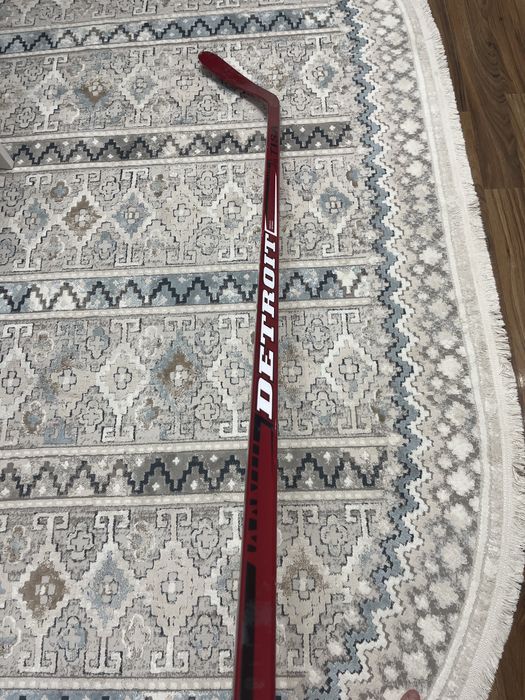 Продам хоккейную клюшку