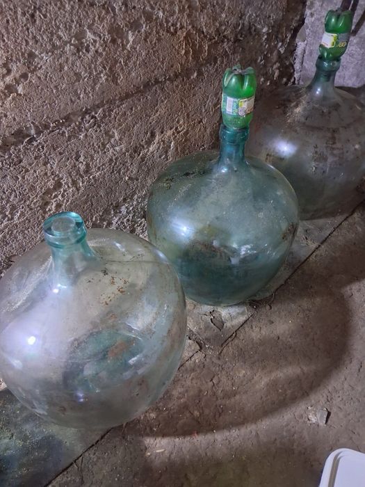 Vând 4 damigene sticlă pt vin