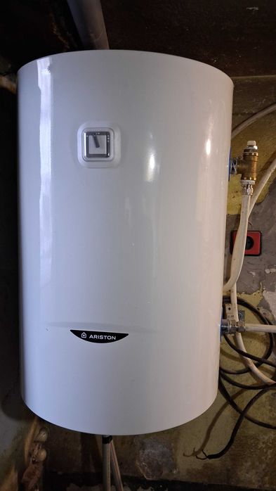 80 литров бойлер Ariston.