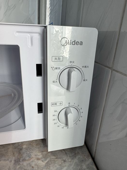 Продам микроволновку Midea