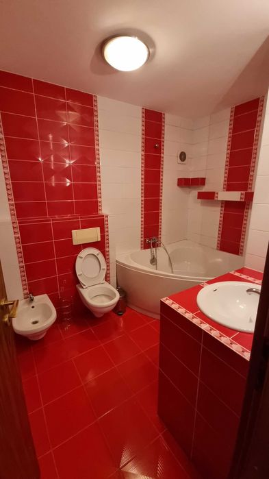 PF dau in chirie apartament cu 3 camere + parcare sau garaj