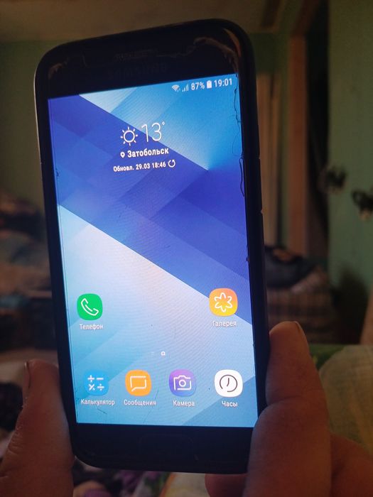 Продам Самсунг А3.