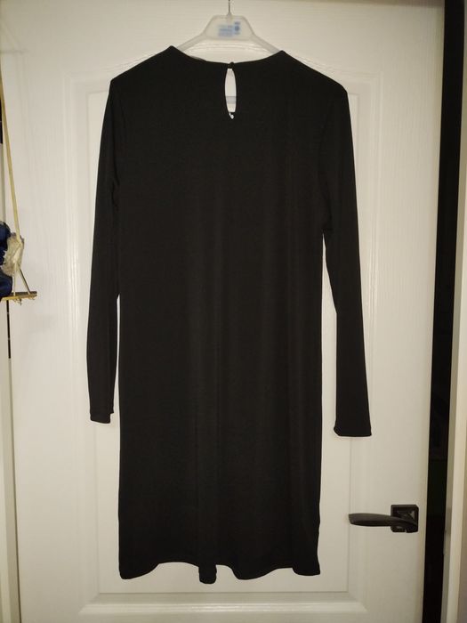 Элегантное чёрное платье Германия