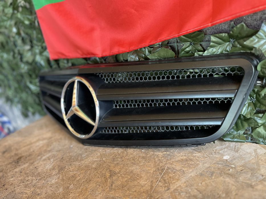Решетка за Mercedes w204