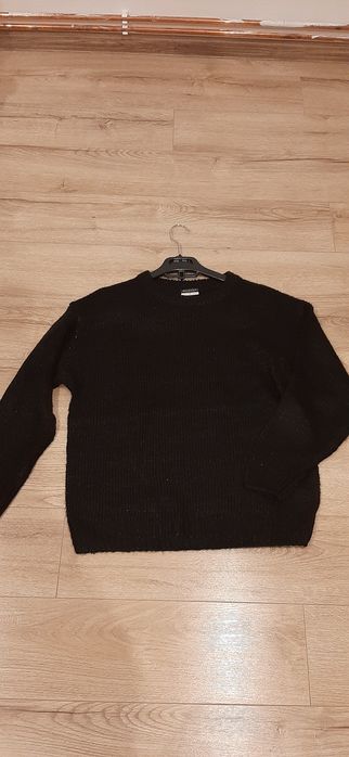 Pulover negru nou