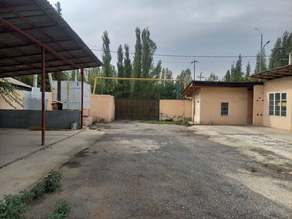 Vodilda xovli joy sotiladi.(jami8.5 sotix 6 s. turar 2.5 s. noturar)