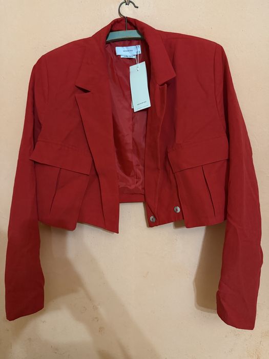 Costum roșu nou in 2 piese