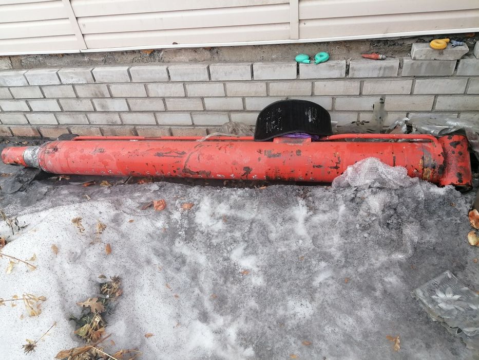 Продаётся Гидравлическии  цилиндр