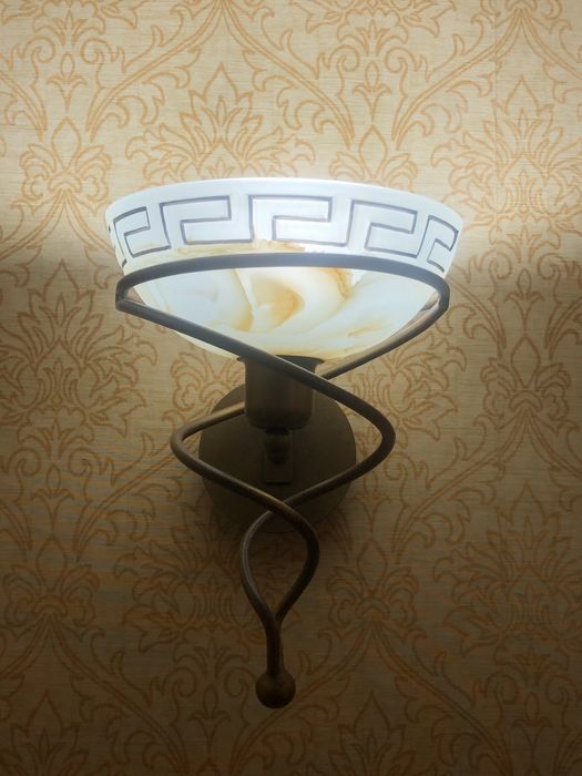 Комплект люстра и бра