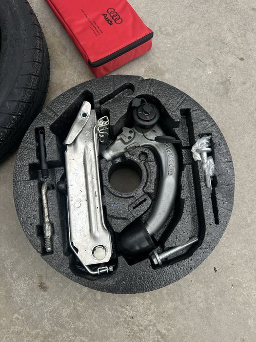 Авариен комплект Audi B7, B8 патерица 17 крик кука теглич