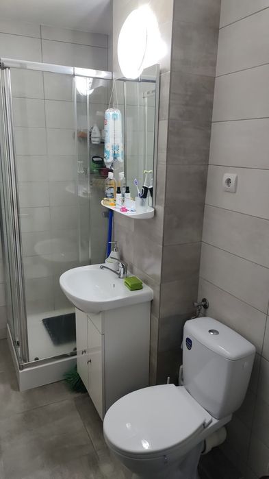 Închiriez garsoniera