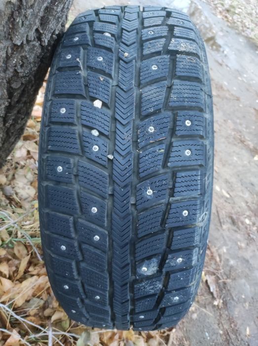 Автошины шипованные 215/55/17