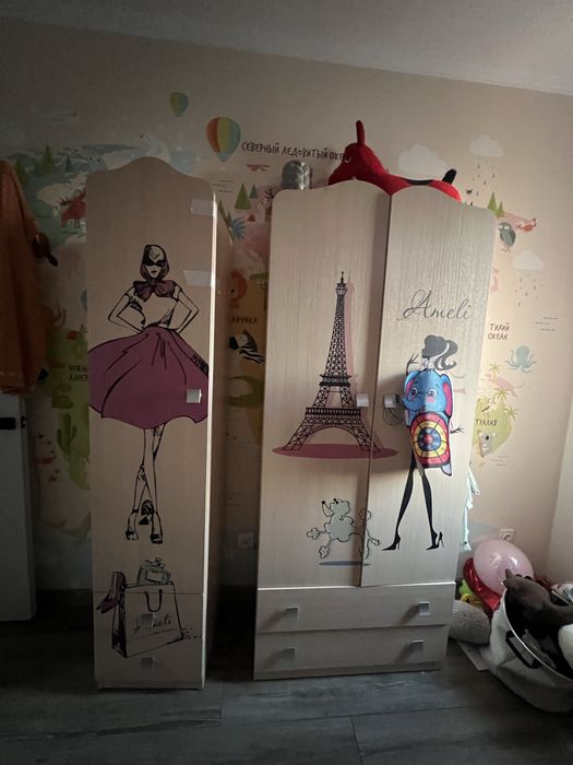 Детский шкаф с ящиками.