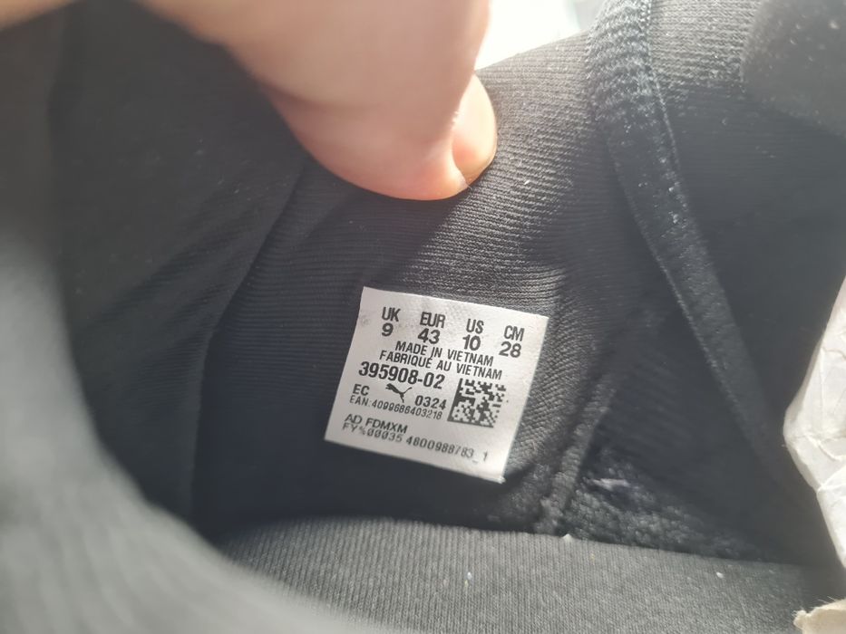 Маратонки Puma Velophasis 

Нови с кутия.

Размер 43 стелка 28 см.

Цена 60 евро.

Чисто нови с кутия.

Размер 43 1/3 стел