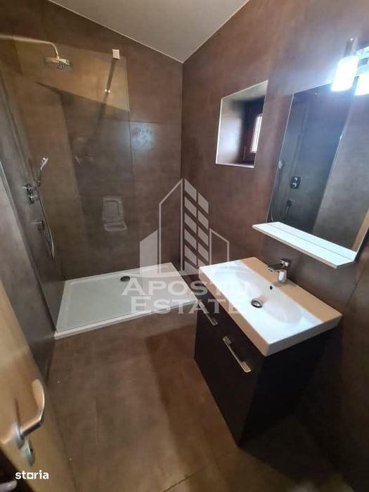 Jumatate de duplex de inchiriat, curte proprie, Ghiroda