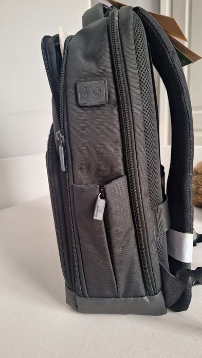 Vand ghiozdan laptop nou 14.1' Samsonite