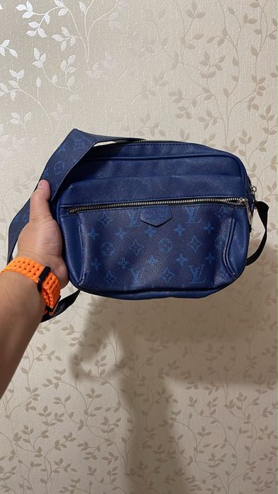 Продам барсетку Lv б/у