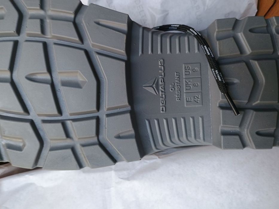 Продам новую спецобувь Deltaplus