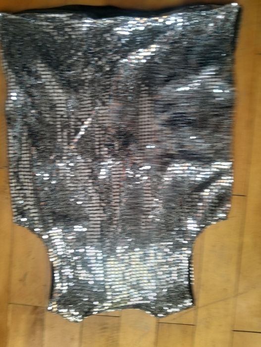 Top argintiu deosebit cu paiete pătrate – Mărime