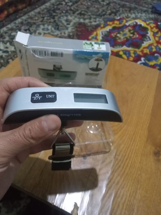 Весы электронный ручнойе новы до 50кг удобныйе для дома похазяйстве
