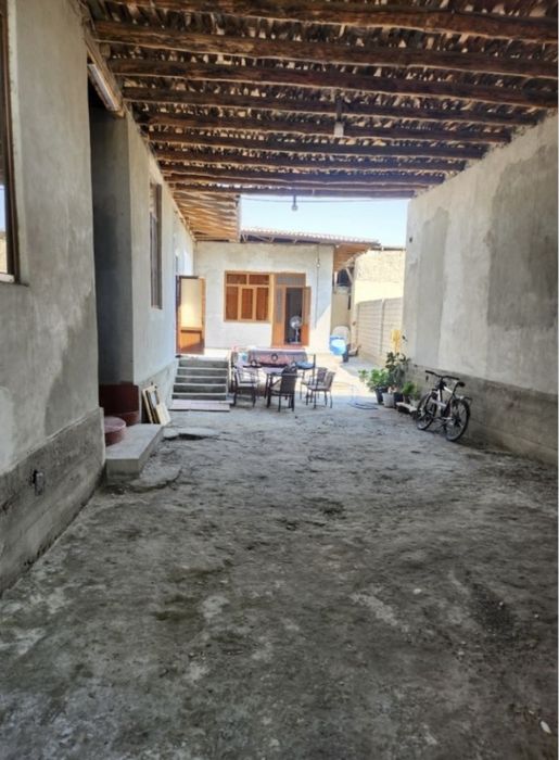 Hovli sotiladi srochno