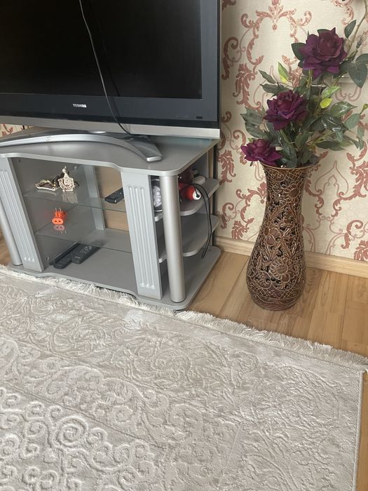 Продам тумбу под телевизор