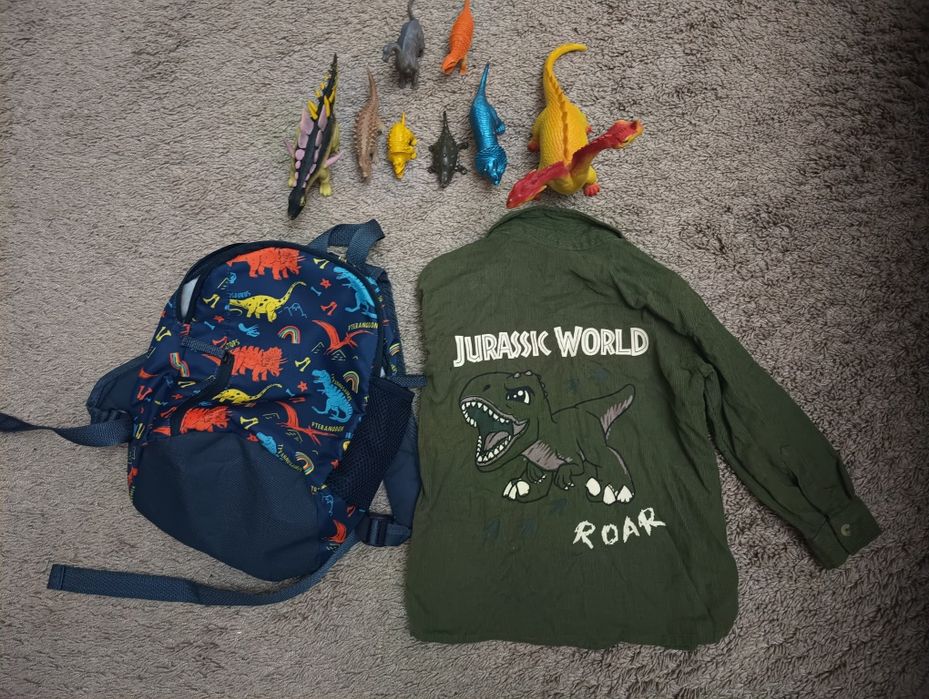 Динозаврите - раница, риза и фигурки