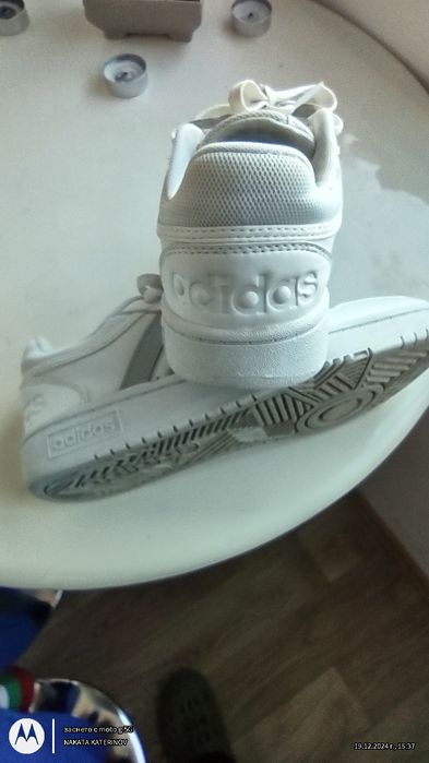 Адидас бели маратонки 38 номер