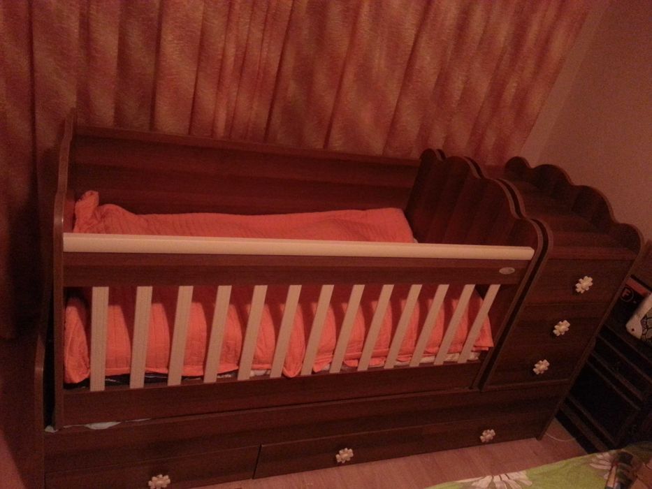 Детско легло,трансформиращо,с люлеещ механизъм