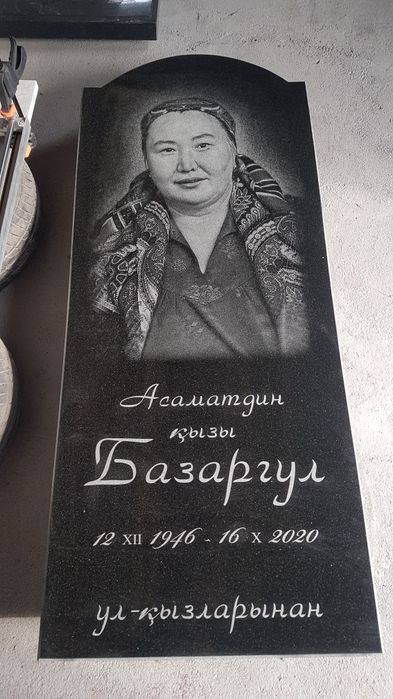 Памятники из черного гранита