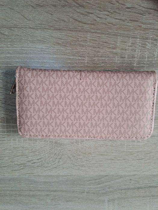 Портмонета на ''MICHAEL KORS''