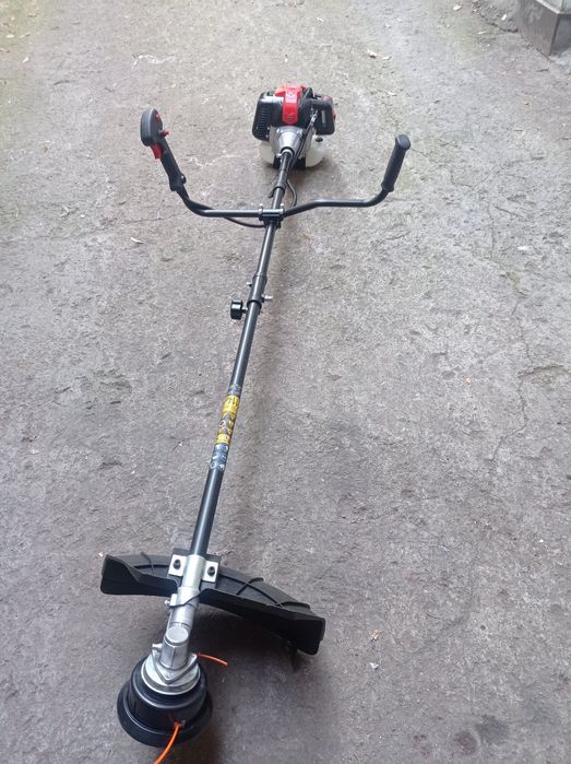 Бензинов тример за косене на трева 36куб