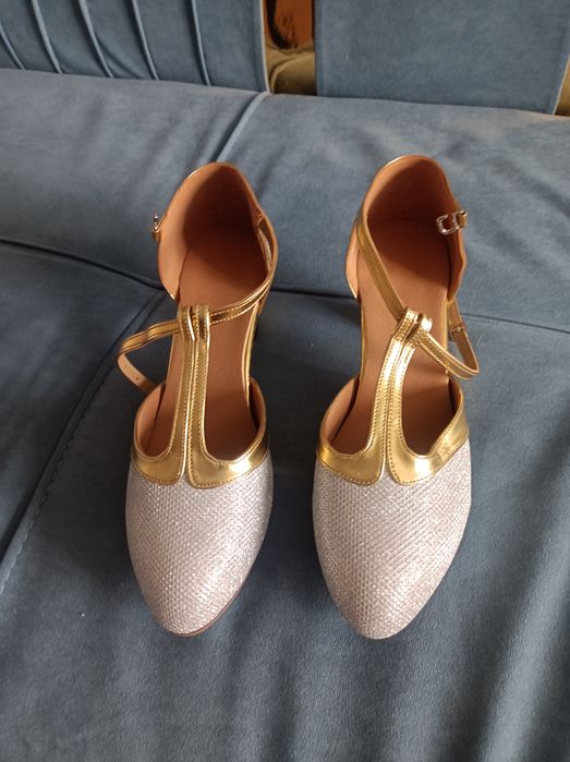 Продам праздничные туфельки