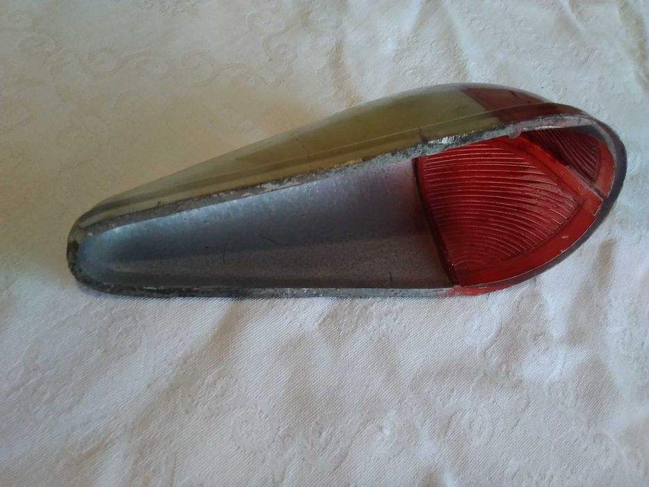 Продавам стъкло за фар и габарити за ретро автомобил и мотоциклет